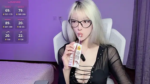 Snapshot of Luyann- chatting on July 10, 1:43 am Luyann- online show from July 10, 1:43 am