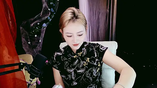 Unique Mia online show from June 11, 4:43 am