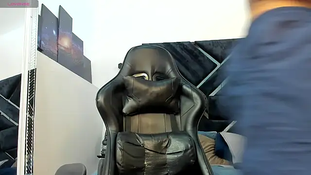 Jayden VanceJS online show from April 25, 1:41 pm