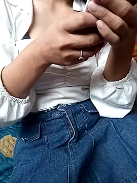 LucyBri01 online show from April 19, 11:51 pm