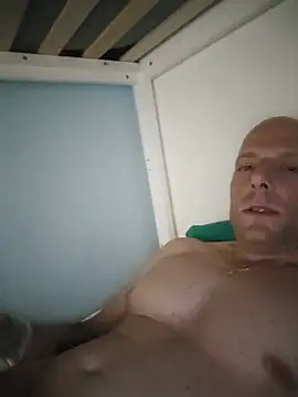 V4L389 online show from August 1, 1:16 am