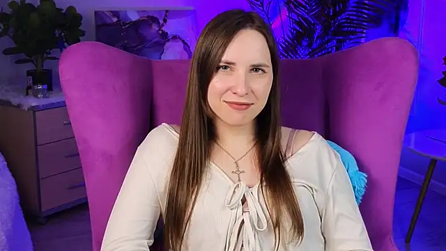 QuyenOlson online show from April 19, 9:52 am