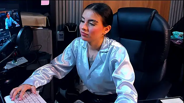 isabella hv online show from June 3, 8:03 pm