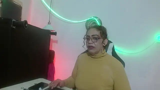 Sweet-Mommy-Milf online show from May 14, 11:44 pm