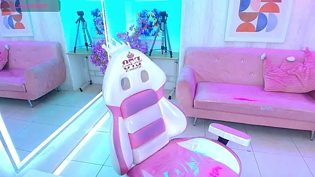 Snapshot of Sofi_monroeee chatting on June 23, 8:18 pm Sofi monroeee online show from June 23, 8:18 pm