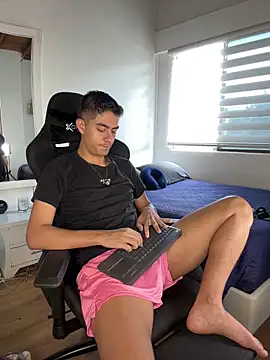 Simoonn8 online show from April 30, 3:40 pm