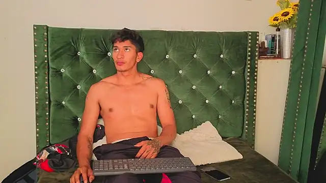 Zayn Moretti online show from June 29, 4:51 pm