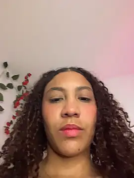 Snapshot of Daphnne_Curly chatting on April 18, 5:11 am Daphnne Curly online show from April 18, 5:11 am