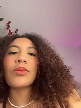 Snapshot of Daphnne_Curly chatting on May 27, 12:02 pm Daphnne Curly online show from May 27, 12:02 pm