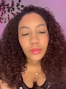 Snapshot of Daphnne_Curly chatting on June 6, 4:39 am Daphnne Curly online show from June 6, 4:39 am