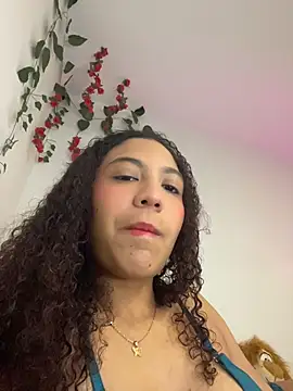 Snapshot of Daphnne_Curly chatting on June 10, 6:01 am Daphnne Curly online show from June 10, 6:01 am
