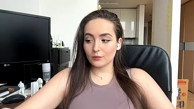 Emilly Cart online show from May 2, 3:11 am