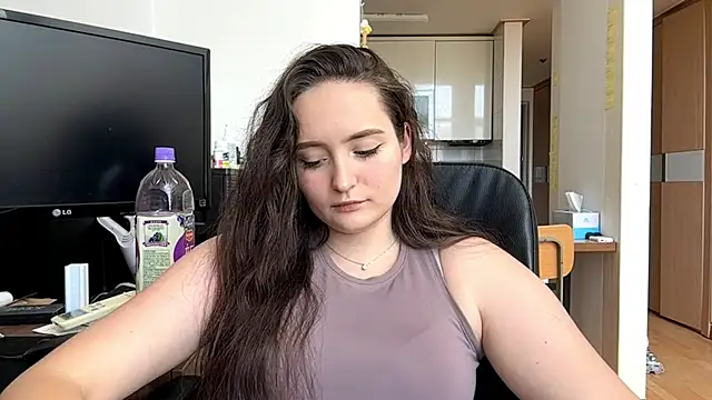 Emilly Cart online show from May 10, 2:39 am