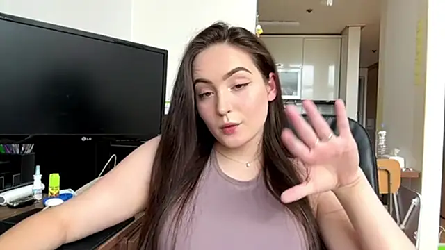 Emilly Cart online show from June 1, 3:30 am