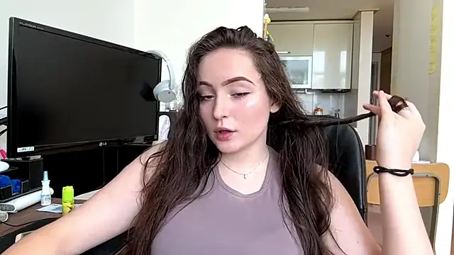 Emilly Cart online show from June 9, 3:07 am