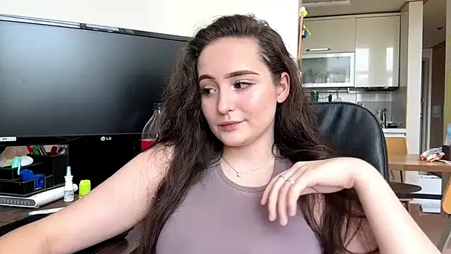 Emilly Cart online show from June 12, 3:16 am