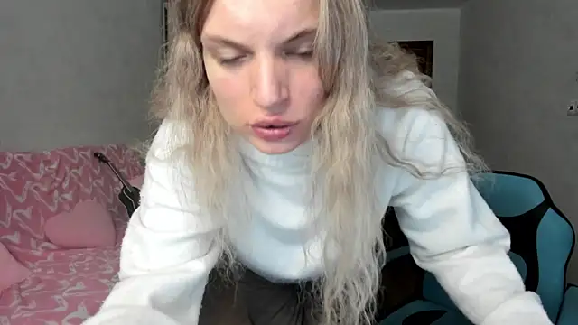 Snapshot of milliKira006 chatting on May 11, 12:22 pm milliKira006 online show from May 11, 12:22 pm