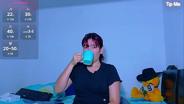 Snapshot of Evaa_02 chatting on May 22, 12:22 pm Evaa 02 online show from May 22, 12:22 pm