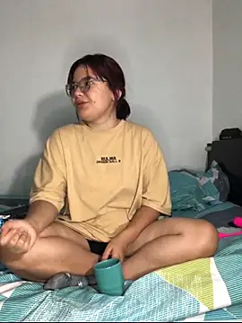 Snapshot of Evaa_02 chatting on June 4, 12:00 pm Evaa 02 online show from June 4, 12:00 pm