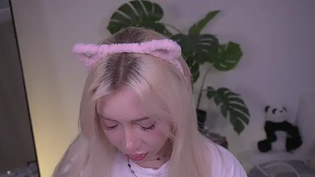 KitsuWaifu online show from April 21, 2:34 pm