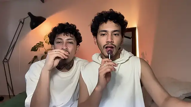 Noah and Steven online show from May 8, 9:53 pm