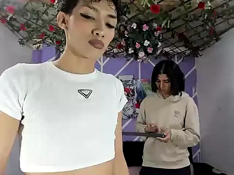 DAHNE HOT  online show from June 8, 1:22 pm
