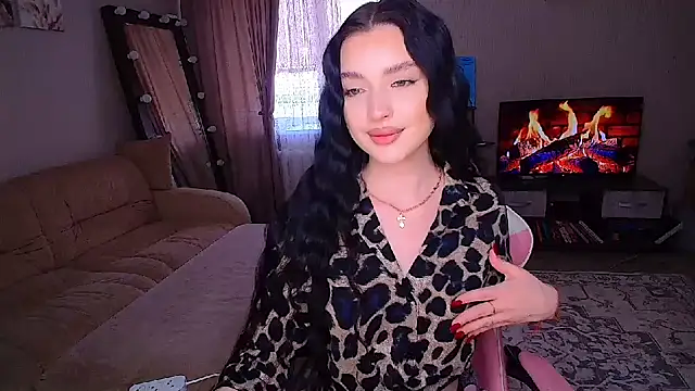 yoursLina online show from June 1, 8:16 am