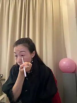 Snapshot of summer0430 chatting on May 18, 12:40 am summer0430 online show from May 18, 12:40 am