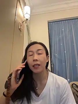 Snapshot of summer0430 chatting on June 15, 8:38 am summer0430 online show from June 15, 8:38 am