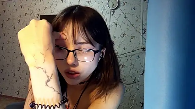 Snapshot of DelicaBrome chatting on May 31, 12:56 pm DelicaBrome online show from May 31, 12:56 pm