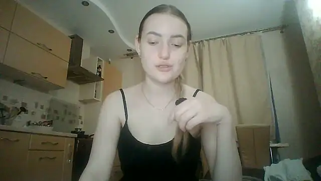 Lisanta online show from June 26, 6:12 pm