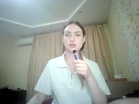 Lisanta online show from July 28, 9:03 pm