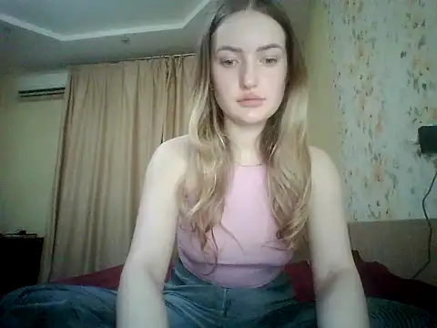Lisanta online show from July 30, 7:13 pm