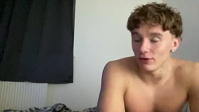 Snapshot of SofiaNLukaBabe chatting on June 2, 10:56 pm SofiaNLukaBabe online show from June 2, 10:56 pm