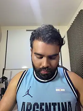 LucaLaurent online show from May 17, 11:34 pm