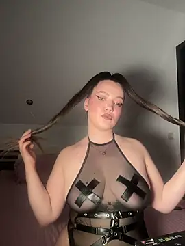 AlyraMoon online show from April 23, 1:35 pm