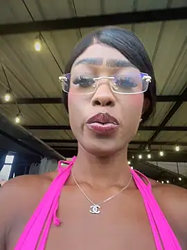 CocoaLuxeXXX online show from July 27, 1:18 pm