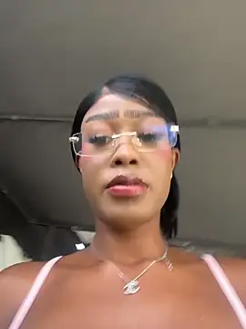 CocoaLuxeXXX online show from July 30, 1:10 pm