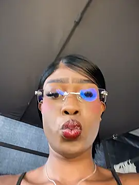 CocoaLuxeXXX online show from July 31, 1:10 pm
