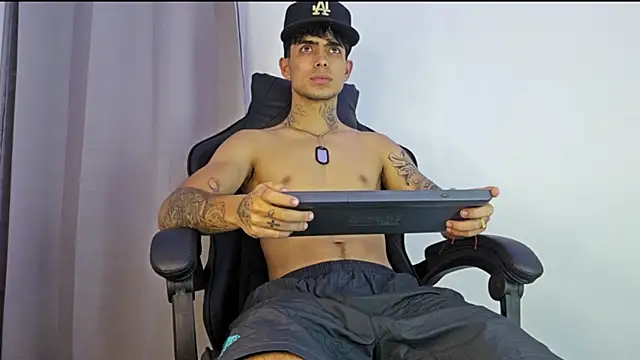 MIGUEL AGUIRRECA online show from April 25, 2:58 am