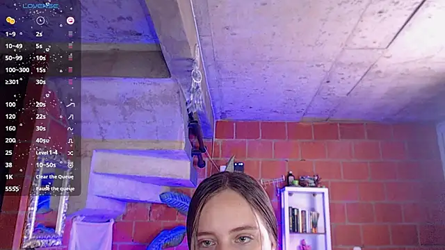 Snapshot of Valerymoon19 chatting on June 4, 4:57 pm Valerymoon19 online show from June 4, 4:57 pm