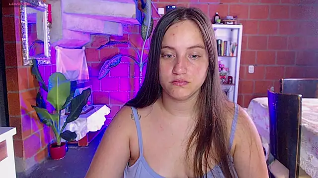 Snapshot of Valerymoon19 chatting on June 12, 5:23 pm Valerymoon19 online show from June 12, 5:23 pm