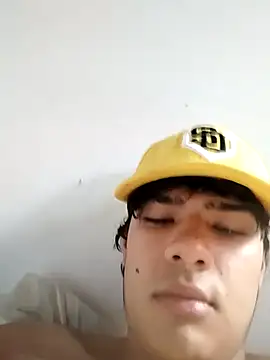 Snapshot of daniel_master chatting on April 21, 1:50 pm daniel master online show from April 21, 1:50 pm