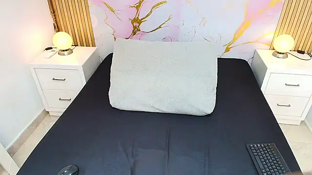 PaulineKosh online show from June 6, 3:28 pm