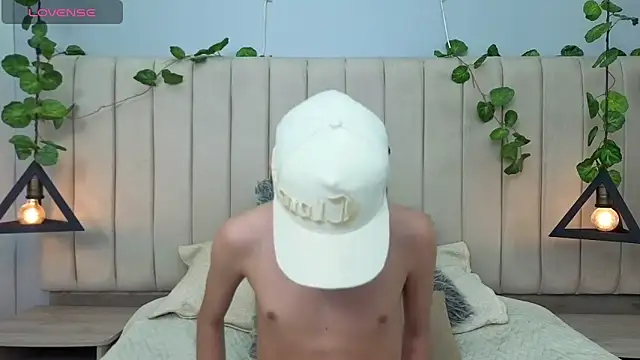 milan zapata online show from April 23, 10:23 pm