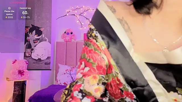 Snapshot of Roose_eva chatting on May 5, 9:12 pm Roose eva online show from May 5, 9:12 pm