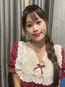 Ly-sexyy online show from May 5, 4:15 pm