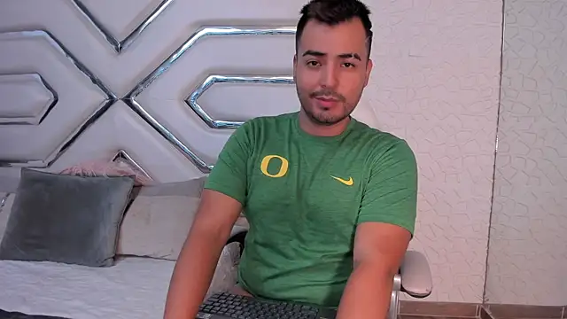 MaximoFerrer online show from April 30, 11:53 pm