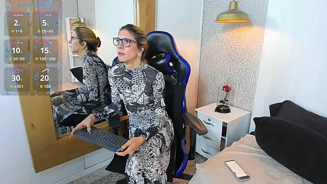 JessieGarvet19 online show from April 21, 6:20 am