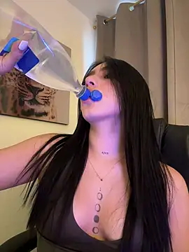 IsabellaNoir  online show from June 9, 10:43 pm